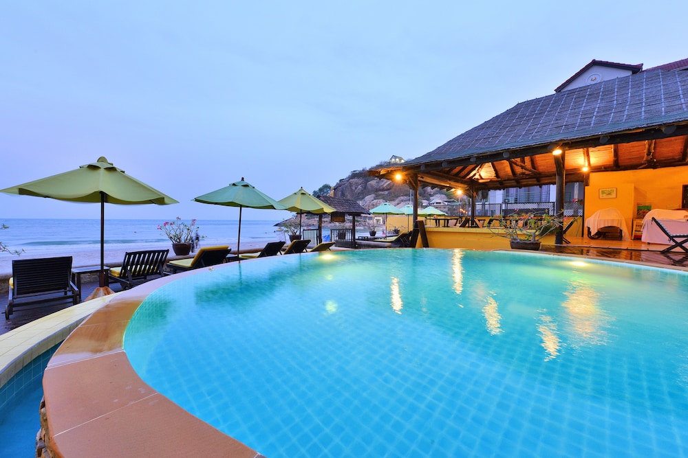 Supatra Hua Hin Resort 12/50