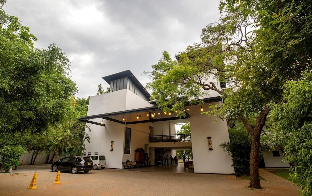 Grand Tamarind Lake Hotel in KATARAGAMA