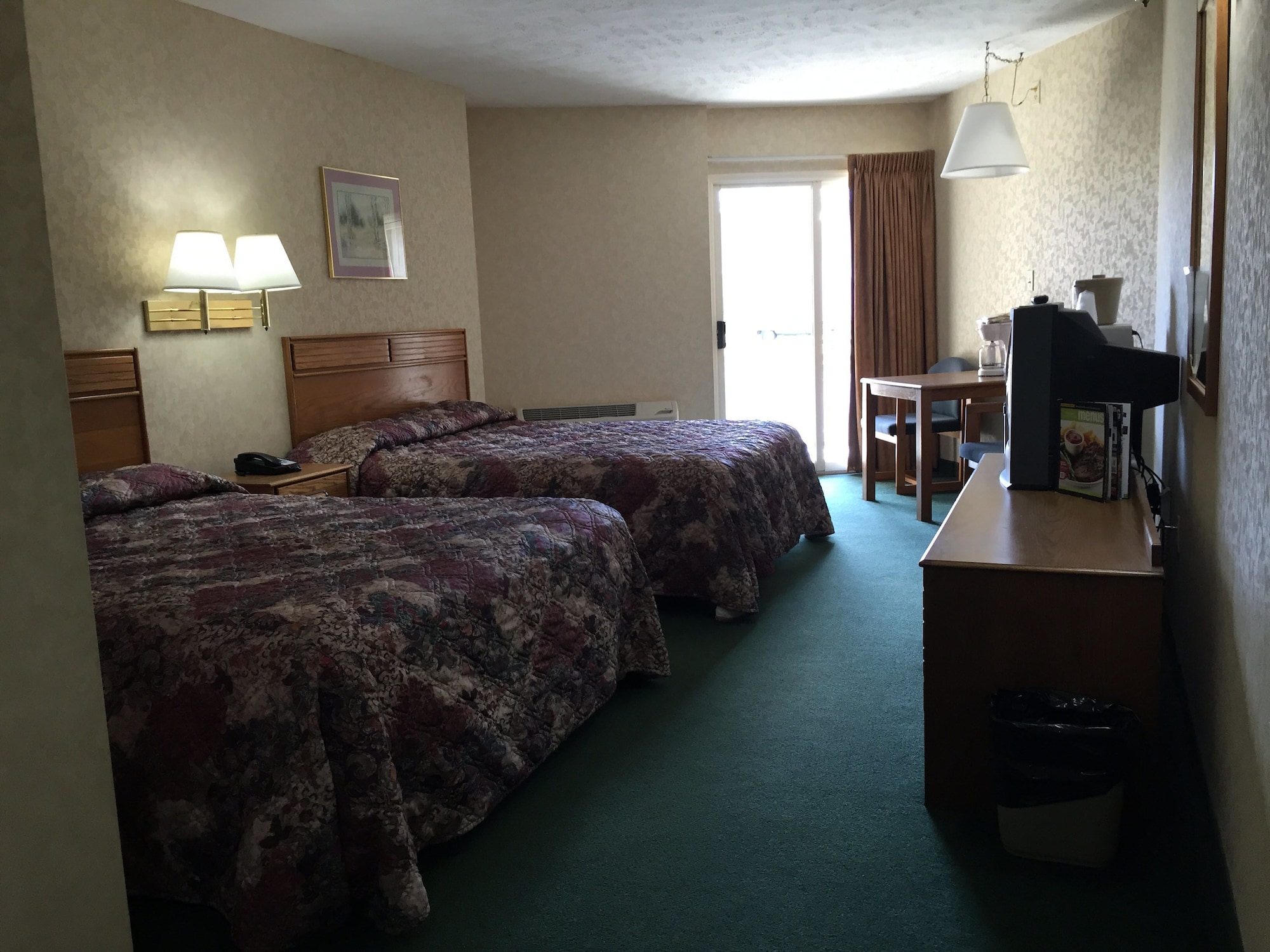 STANDARD, 2 QUEEN BEDS