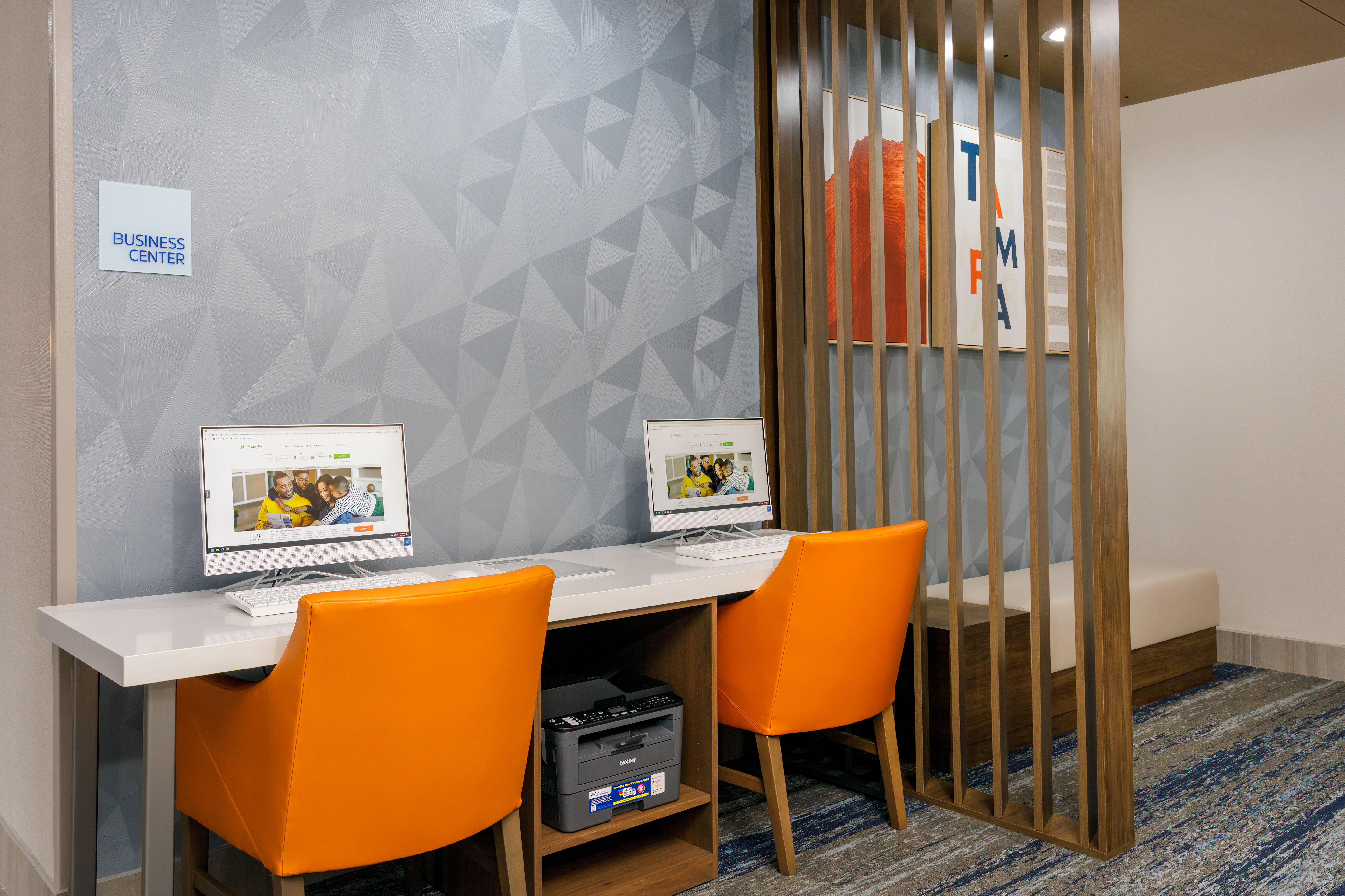 Holiday Inn Express & Suites Tampa Stadium Airport Area 26/36