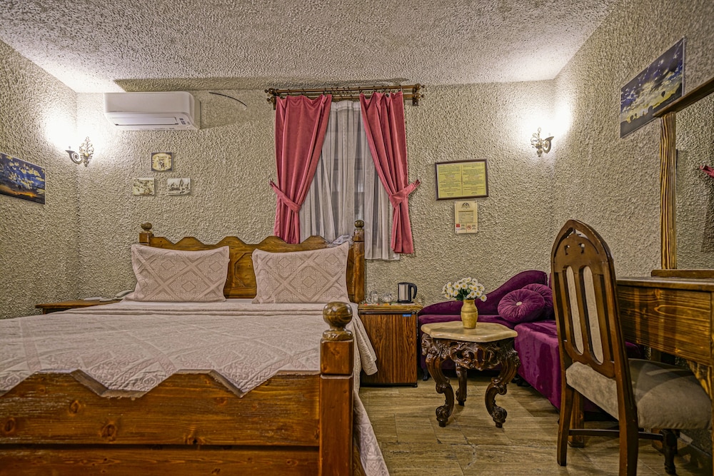 Maccan Cave Hotel 44/70