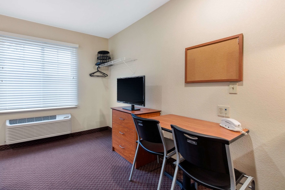 Suburban Studios Huntsville University Area 26/43