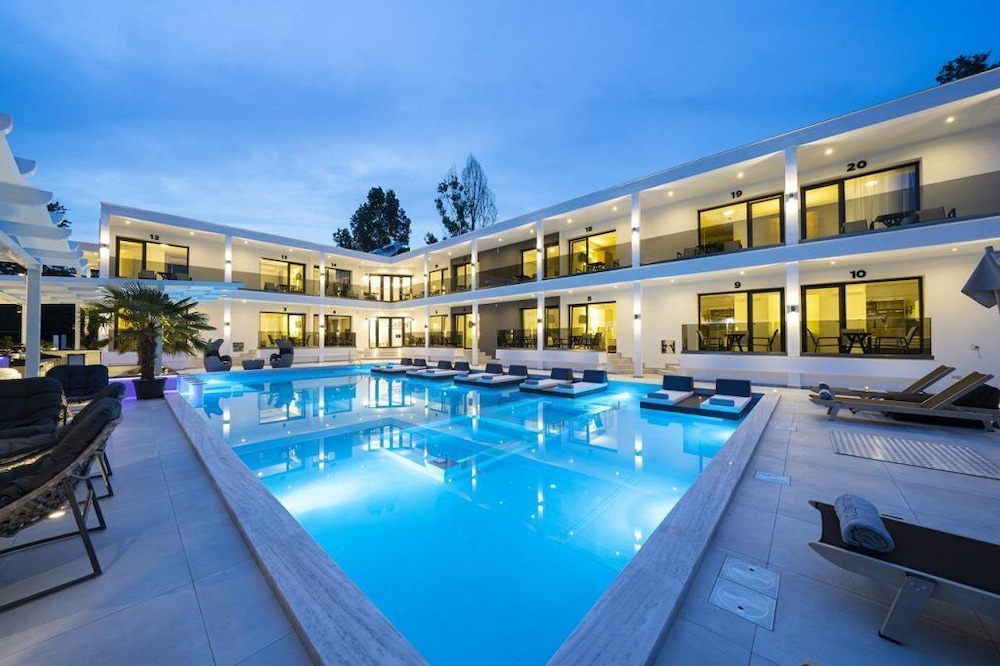 Avaton Luxury Resort and Spa 6/49