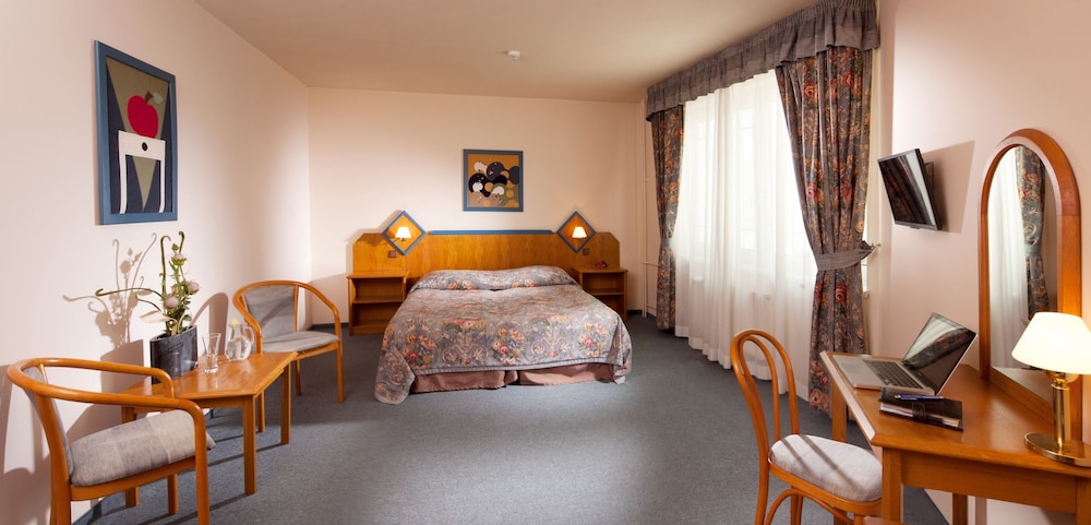 HOTEL CONCERTINO ZLATA HUSA 25/73