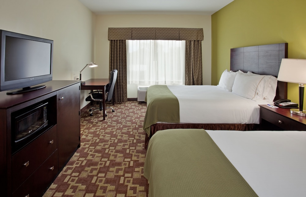 Holiday Inn Express Hotel Amp Stes Kansas City Sports Complex 14/55