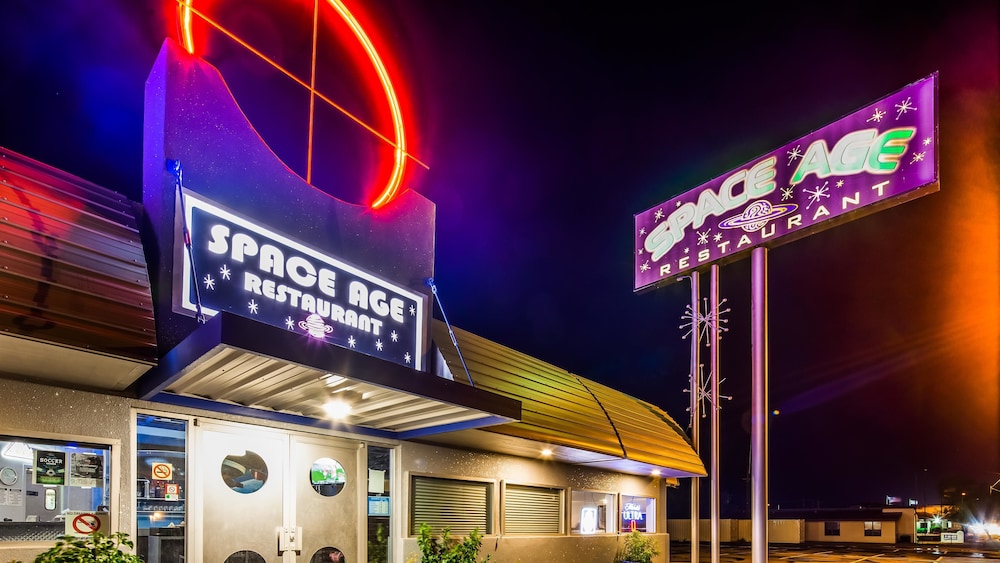 Best Western Space Age Lodge 4/25