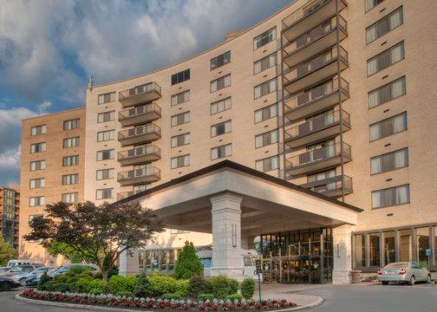 Clarion Collection Hotel Arlington Court Suites 1/28