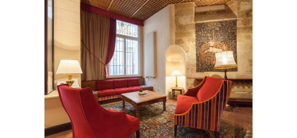 HOTEL DES AUGUSTINS 61/70