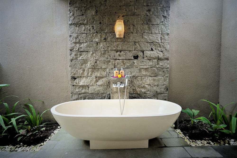 Three Gold Luxury Private Villas 46/50