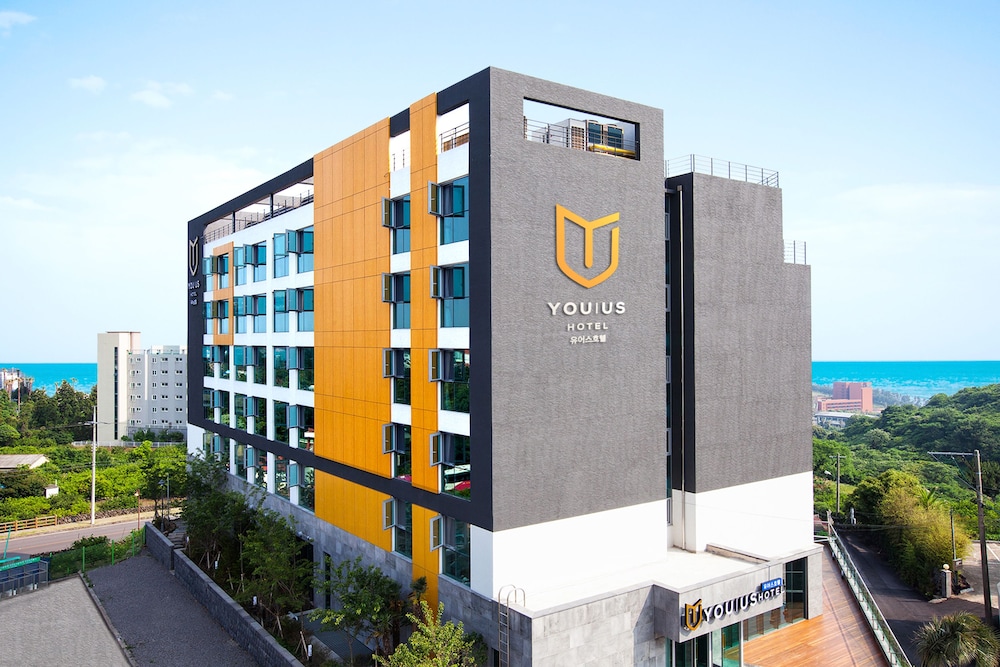 You Us Hotel 3/44