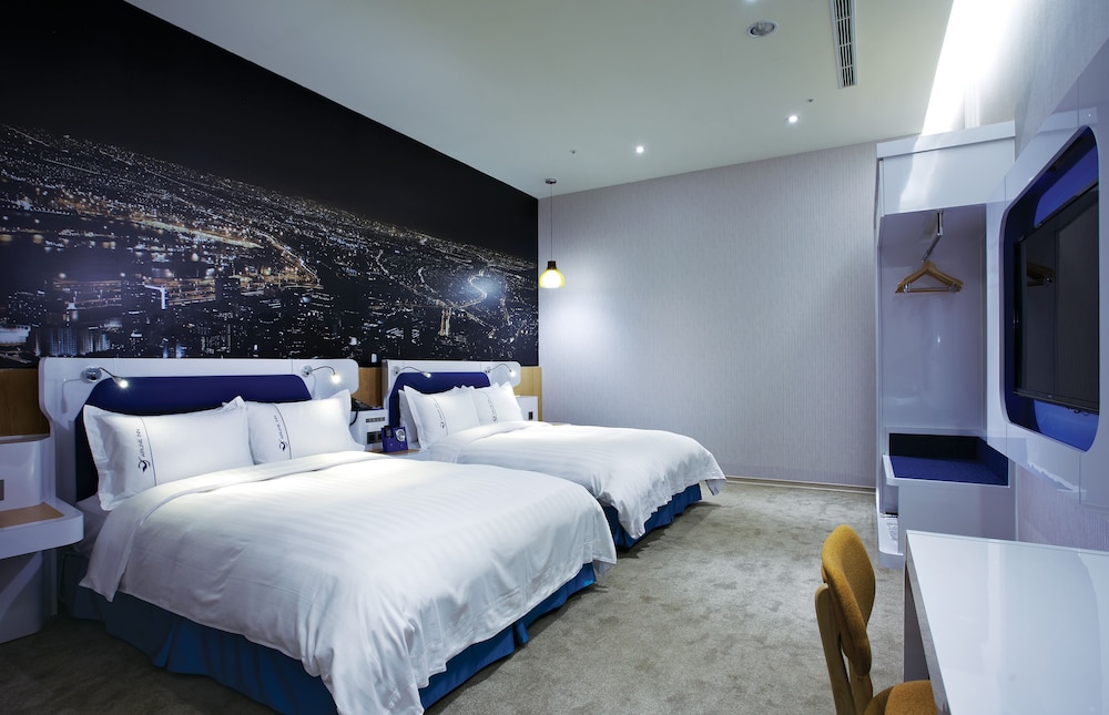 Airline Inn Green Park Way 26/60