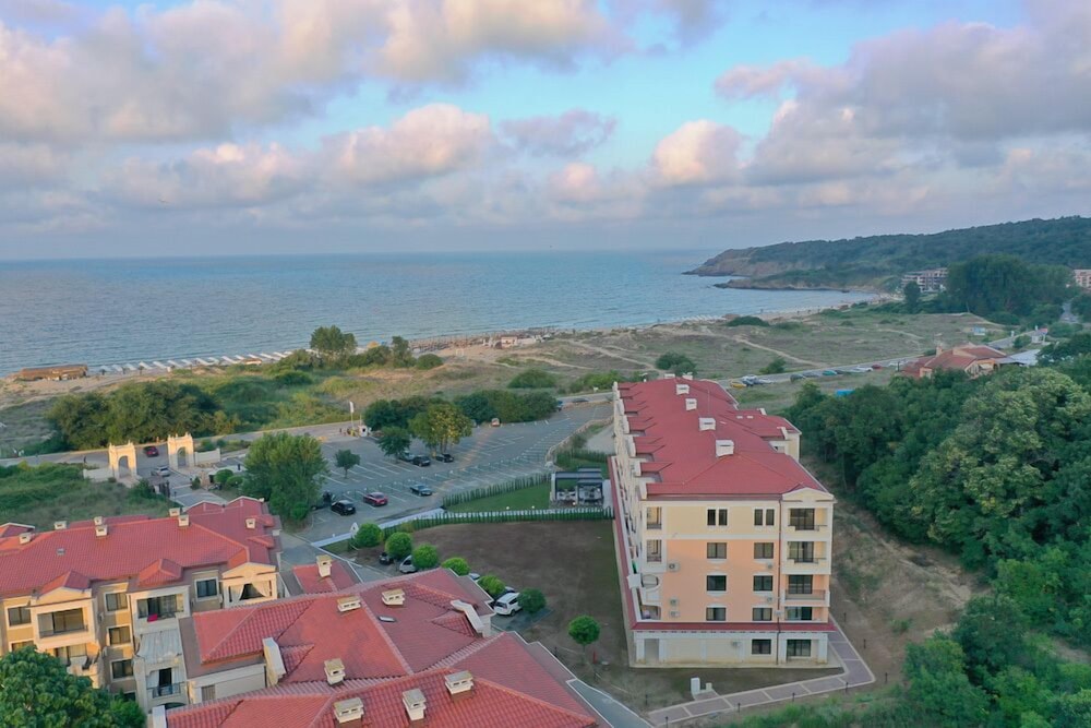 Green Life Beach Resort 18/75