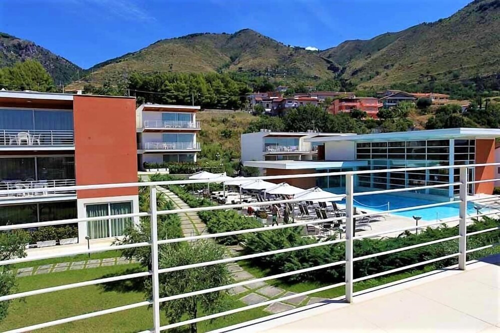 SPORTING CLUB RESORT 6/48