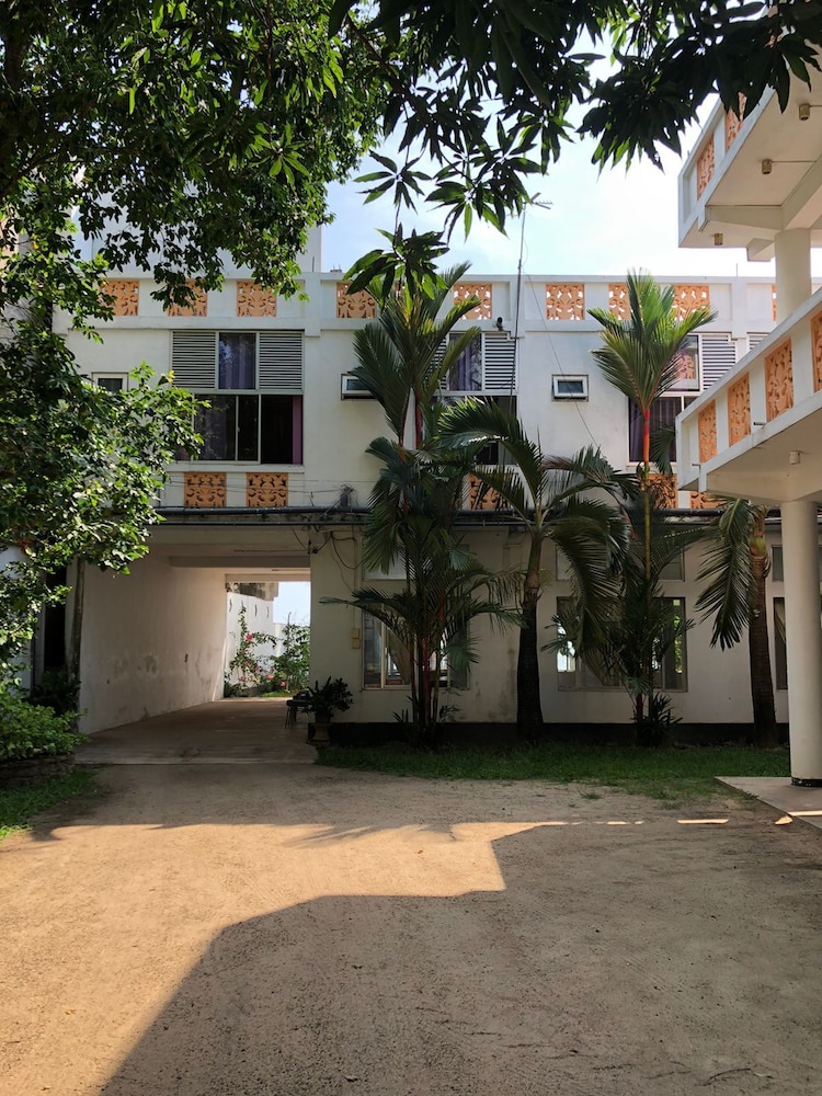 Lagoon Waves Hotel 18/28