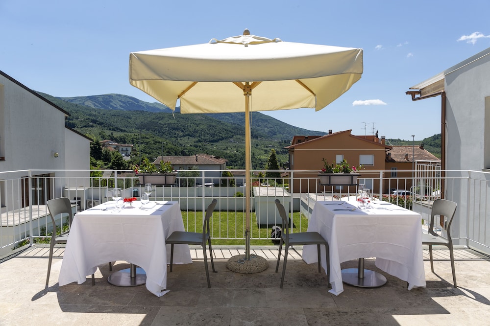 The Florence Hills Resort Spa 35/50
