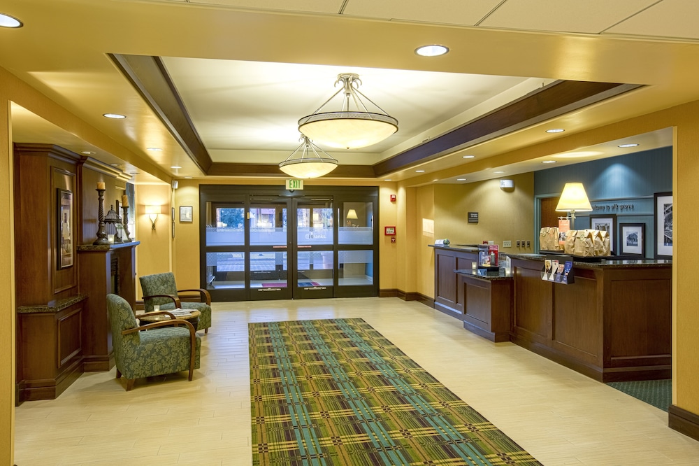 Hampton Inn and Suites Sacramento-Elk Grove Laguna I-5 13/50