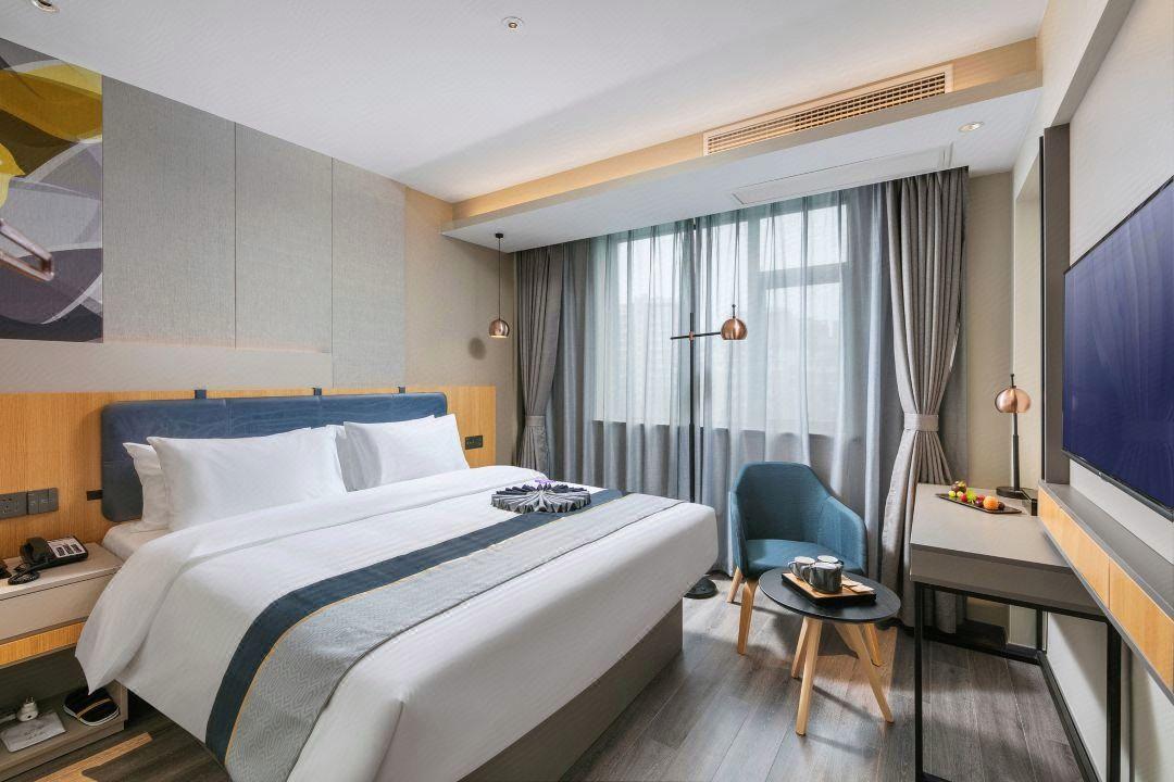 Home inn Selected (Huzhou Hongqi Road,Yishang Street) 45/55