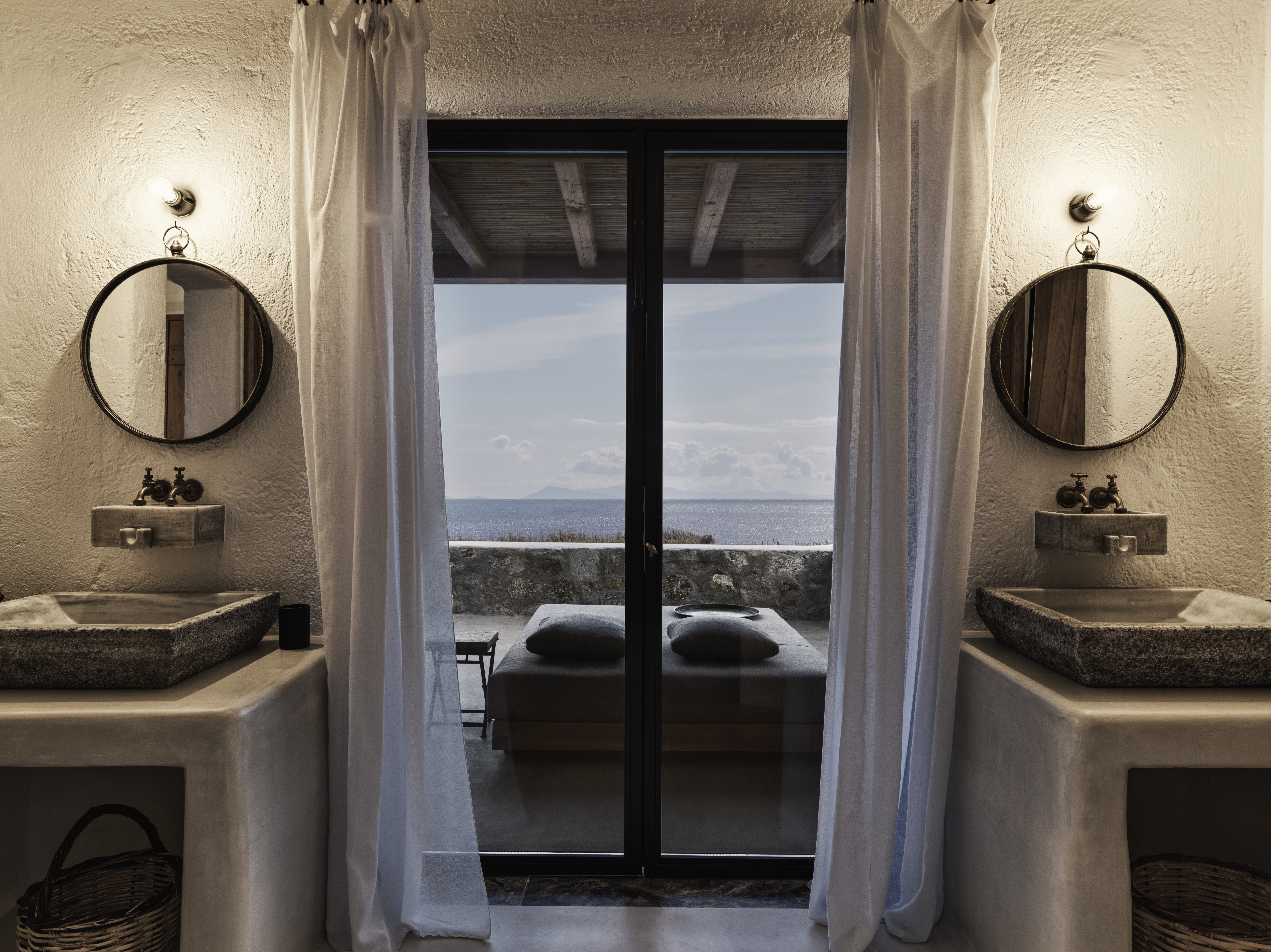 Nomad Mykonos 22/50