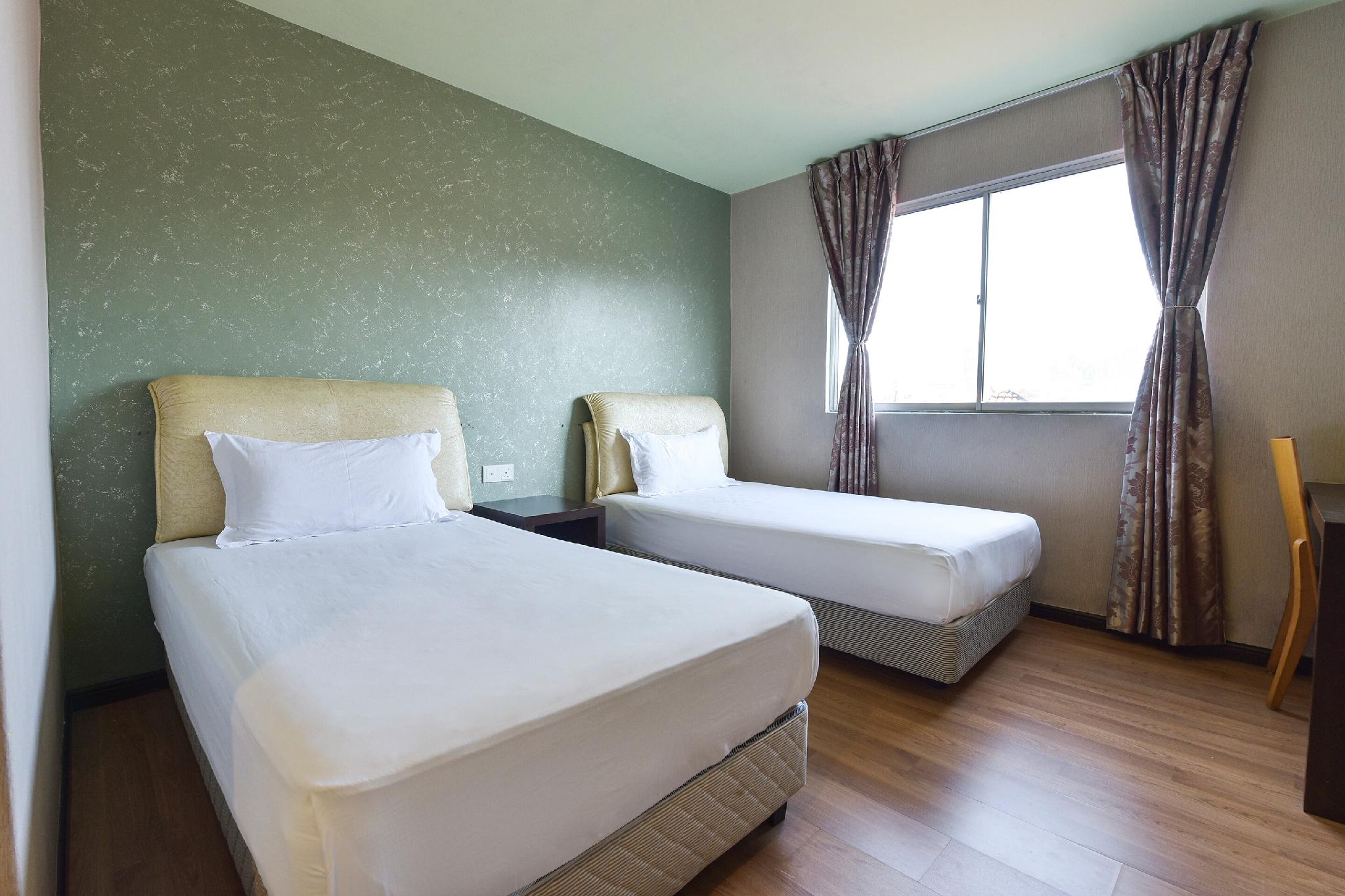 Grand Ct Hotel 27/34