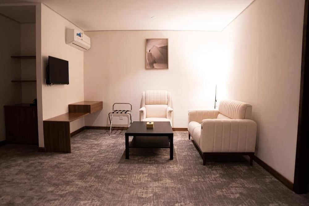 Kara Hotel 25/30