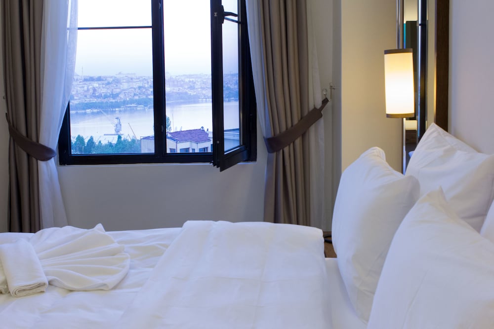 The Biancho Hotel Pera 28/73