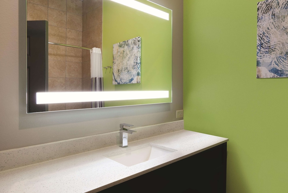 La Quinta Inn & Suites by Wyndham Tyler South 6/46