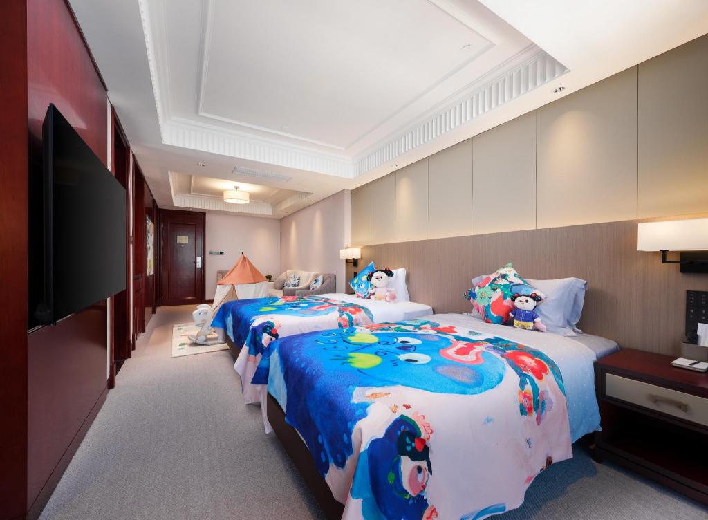 Grand Mercure Wuxi Huishan 43/76