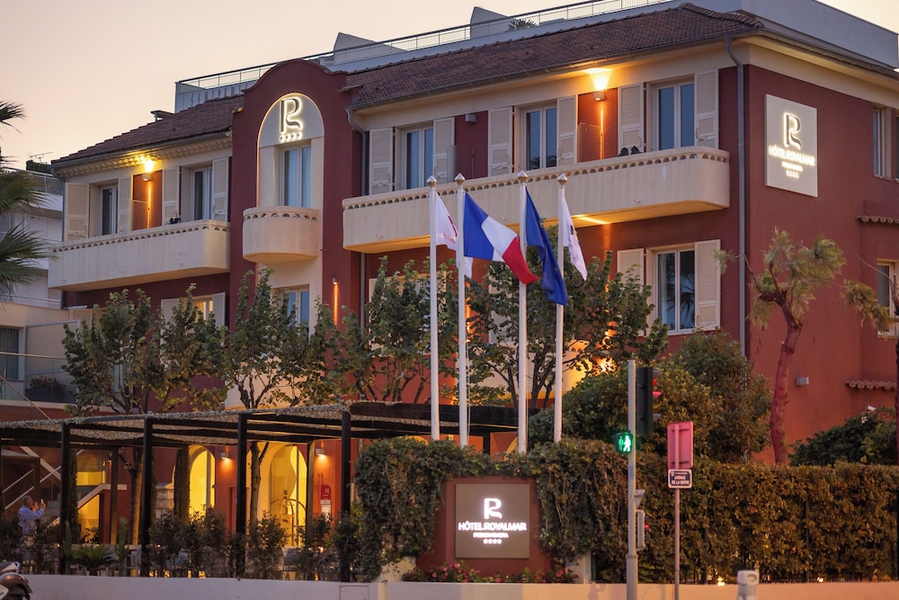 AEVA HOTEL 2/44