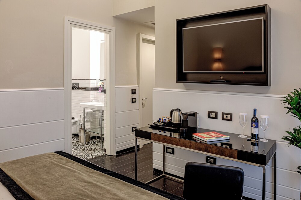 The Independent Suites 38/51