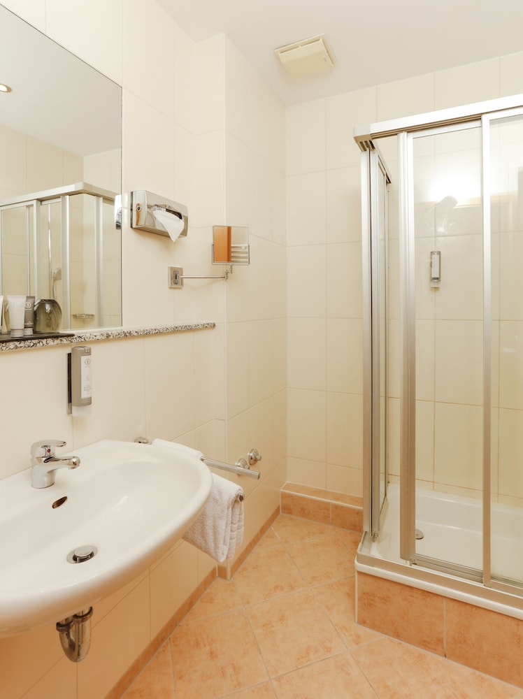 Hotel Am Rhein Wesseling 23/64