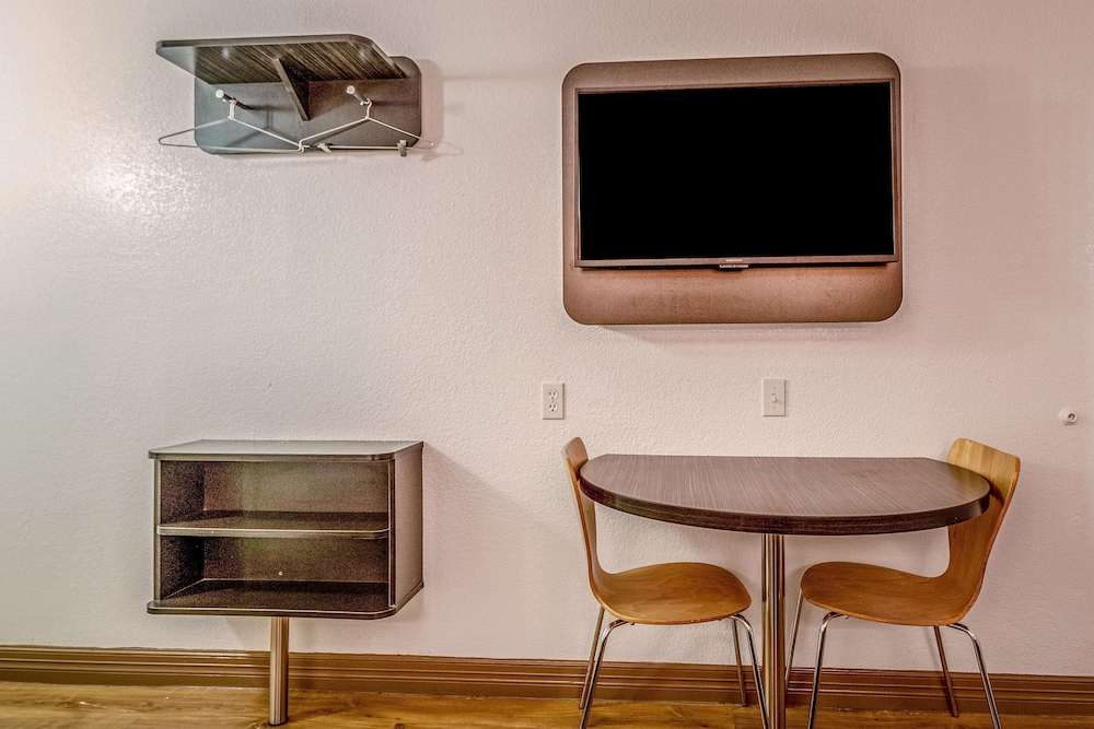 Motel6 Conroe, TX 45/63