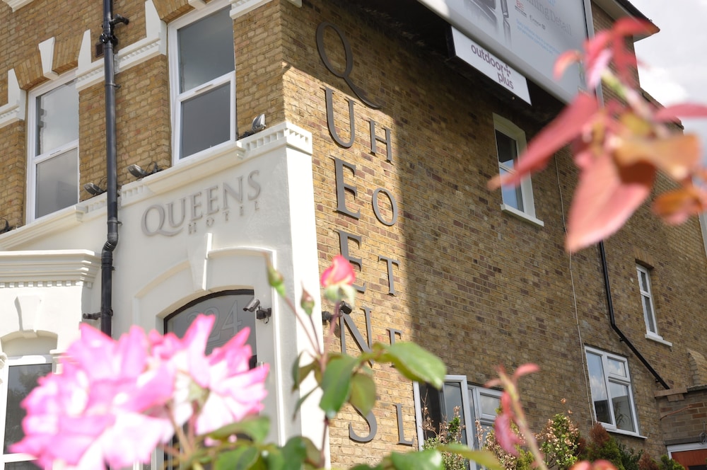 Queens Hotel 324 Seven Sisters Road 31/39