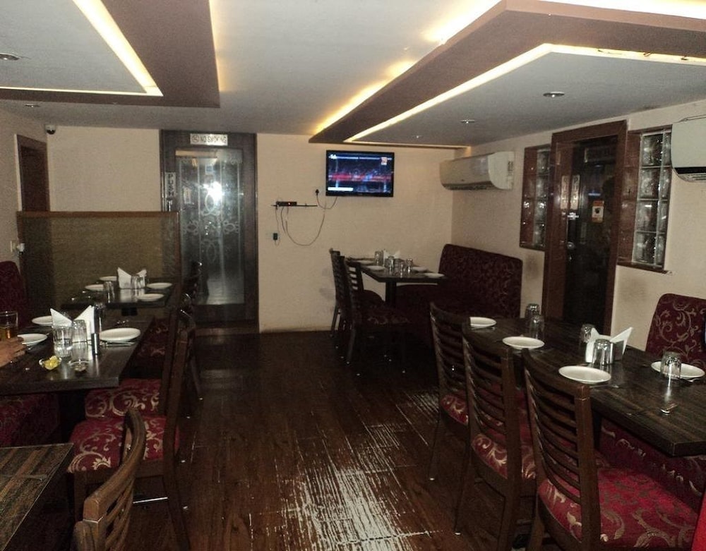 HOTEL Q DECK 13/16