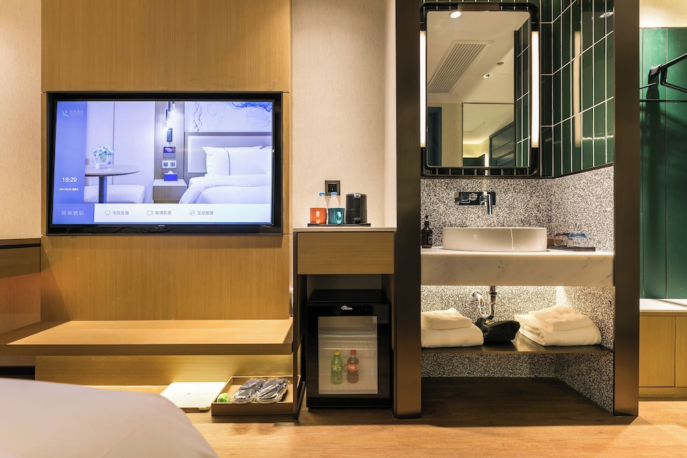 Jinglai Hotel (Shanghai Bund East Nanjing Road Pedestrian Street) 34/50