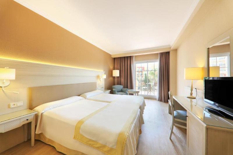 Room, 2 Double Beds, Side Sea View