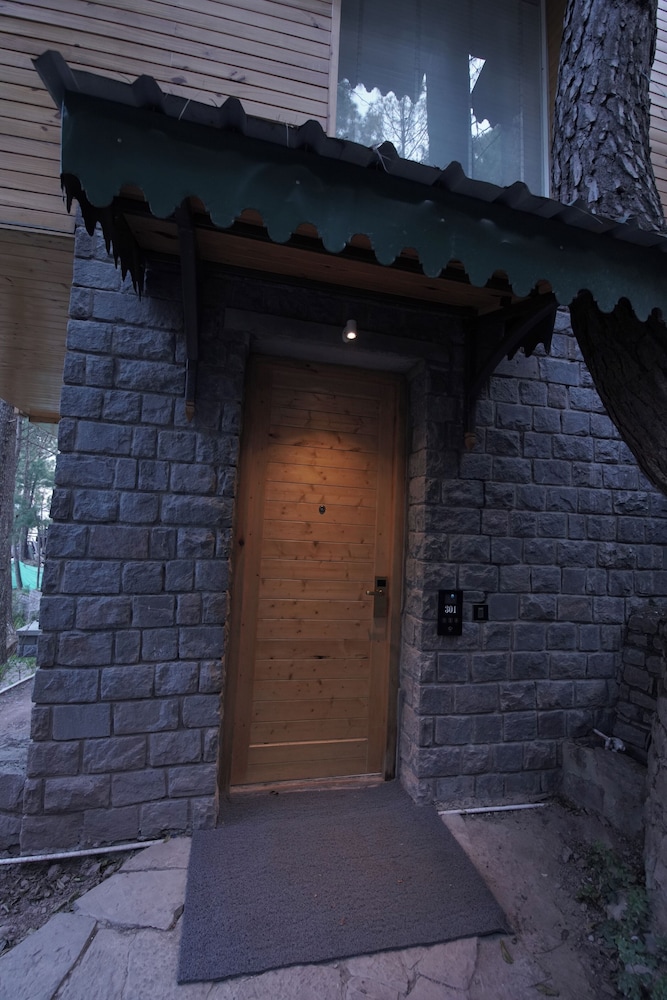 UNA Comfort Kasauli Hills Resorts 4/50