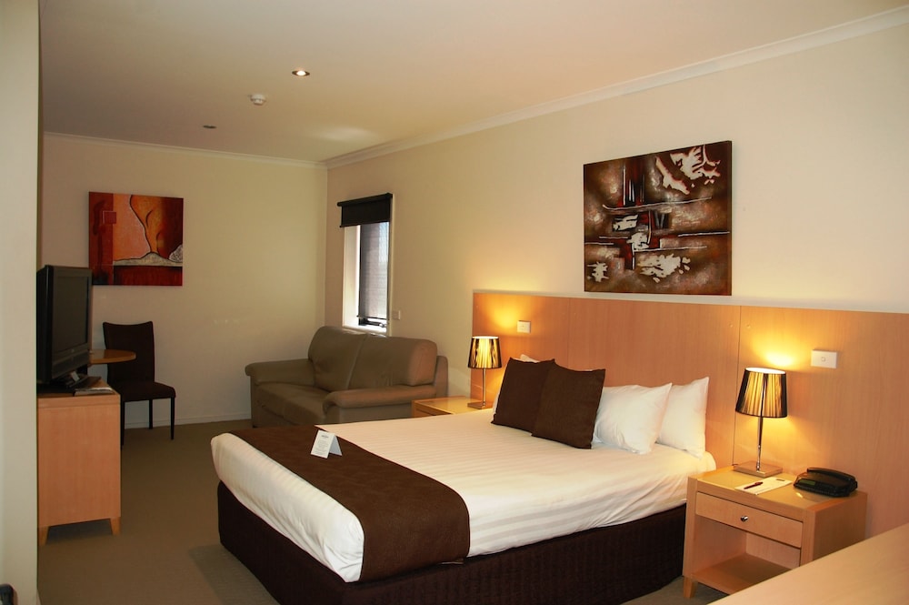 STANDARD, QUEEN BED