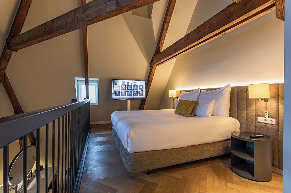 Tower, Suite, King Bed
