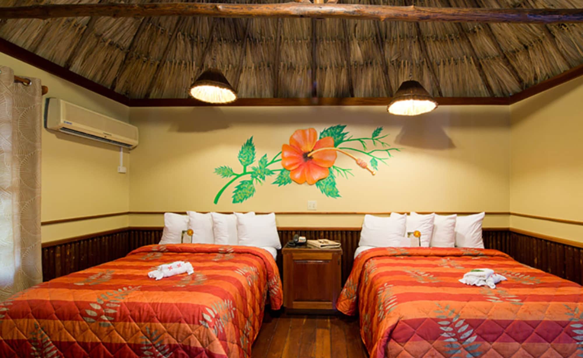 STANDARD, 2 QUEEN BEDS, SEA SIDE