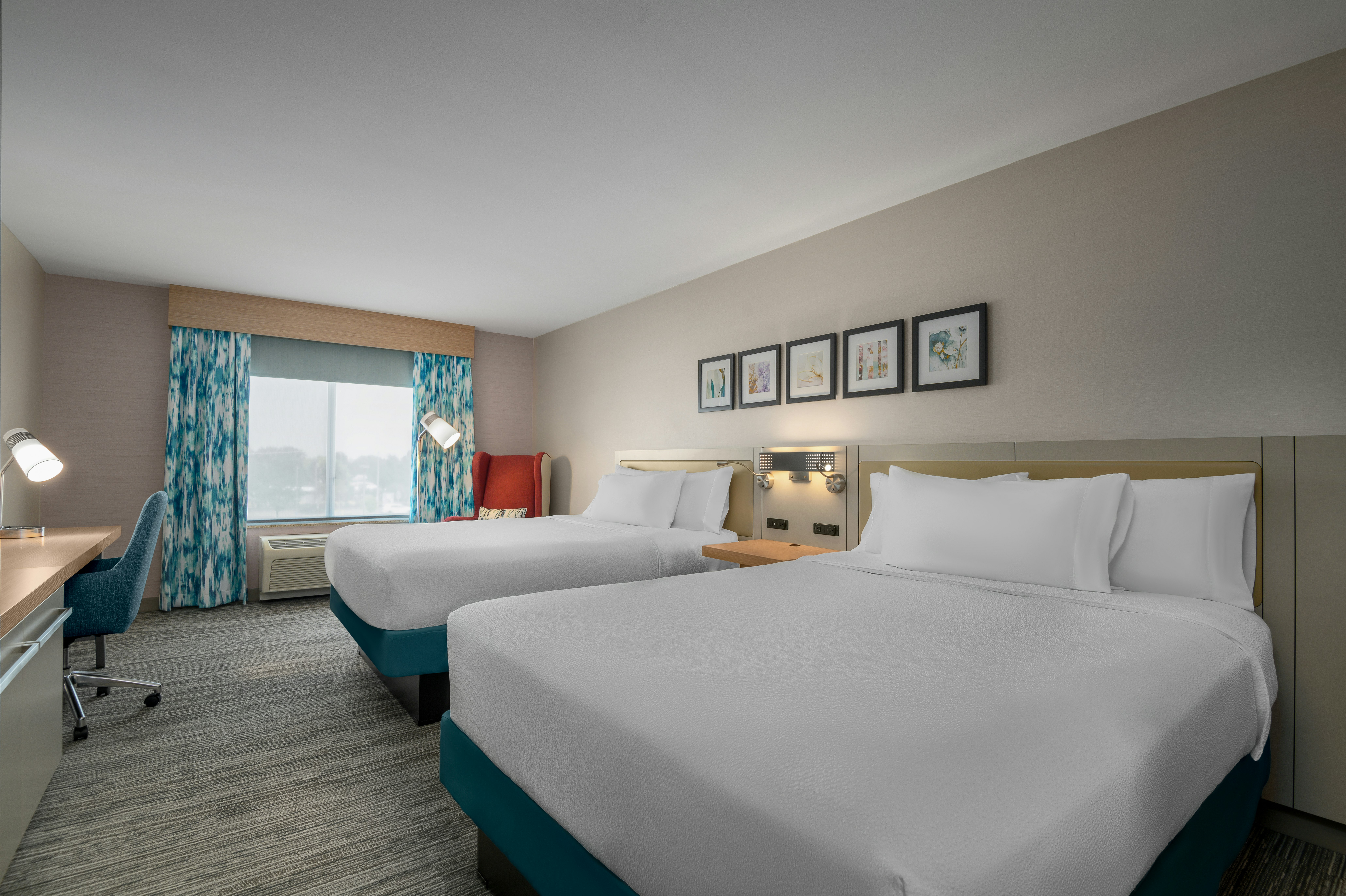 غرفة بسريرين كوين بحوض استحمام، Hilton Garden Inn Great Falls 2/7