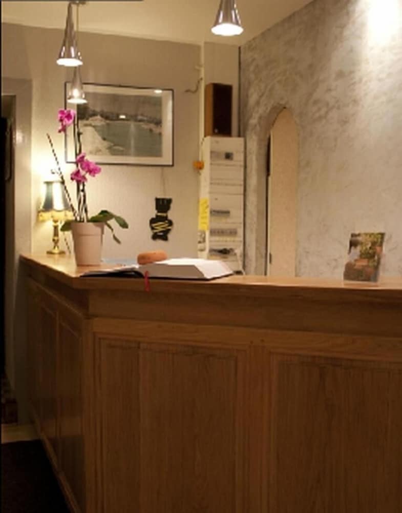 HOTEL LES TILLEULS 2/28