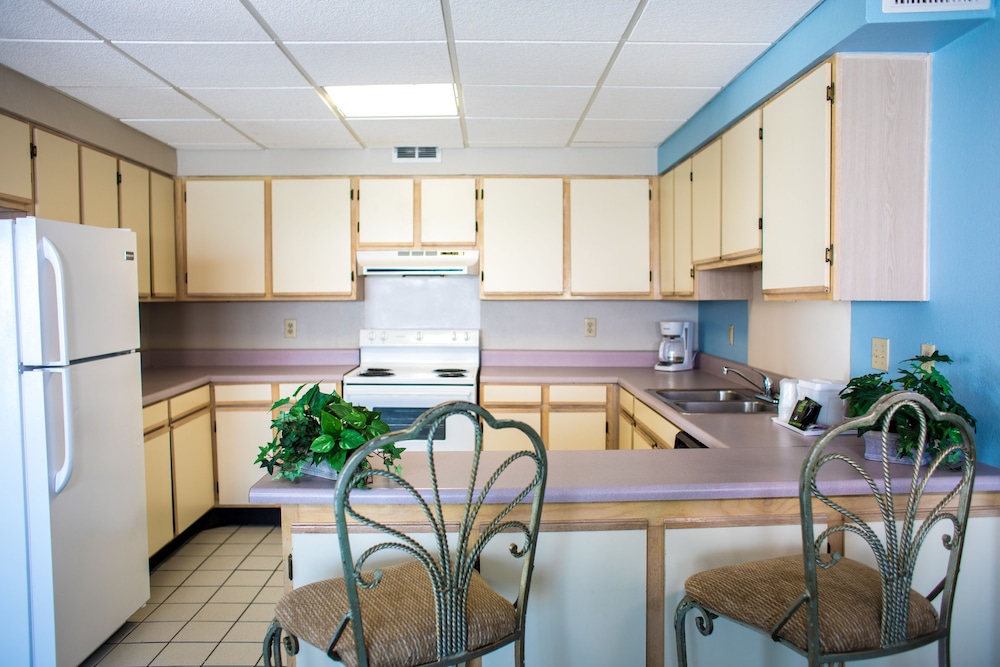 Tropical Seas Hotel 34/49
