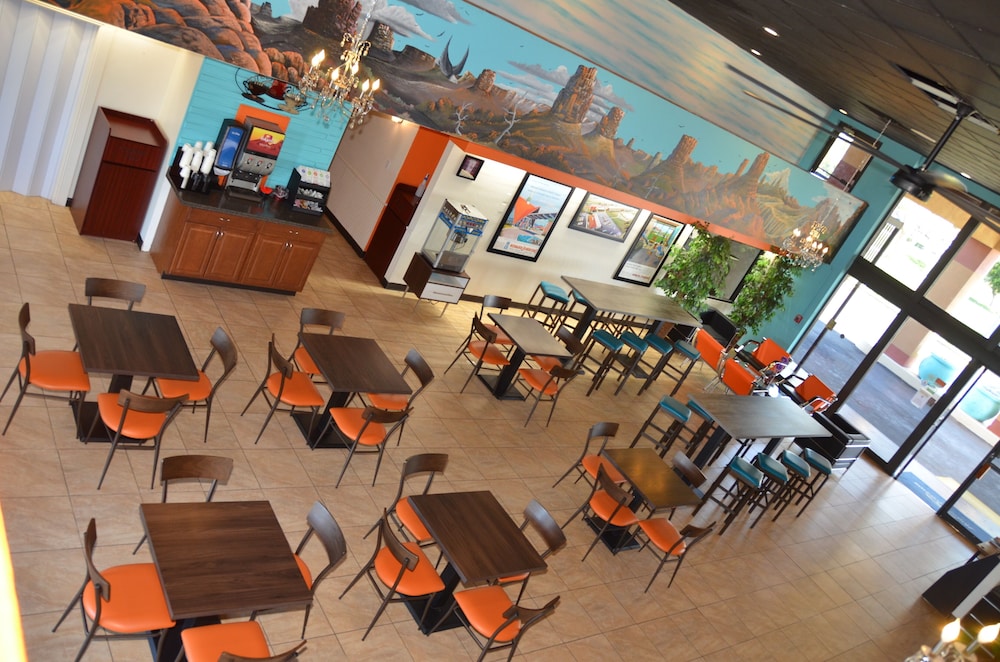 Howard Johnson By Wyndham Yuma 40/47