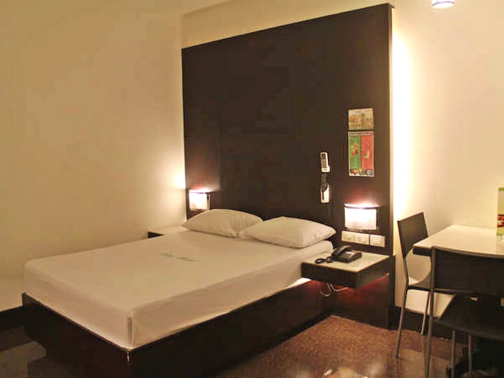 Vista Hotel Cubao 15/26