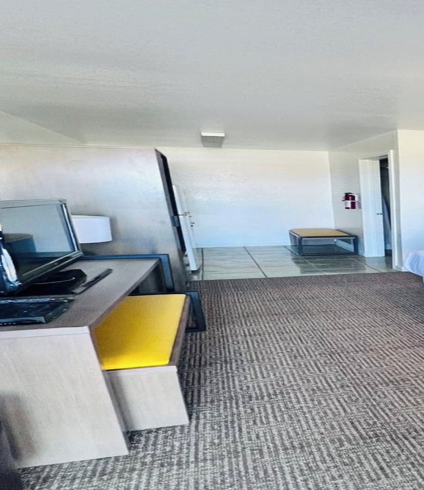 OYO Garden Inn and Suites Pearsall I-35 East 13/21