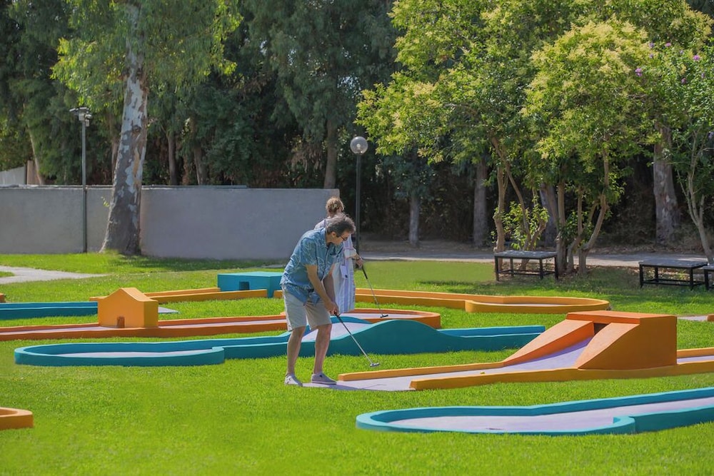 Golden Coast Hotel and Bungalows 45/75
