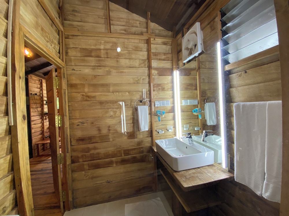 River, Chalet, King Bed, The Glenrock 7/7