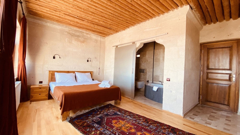 Alice in Cappadocia 8/46
