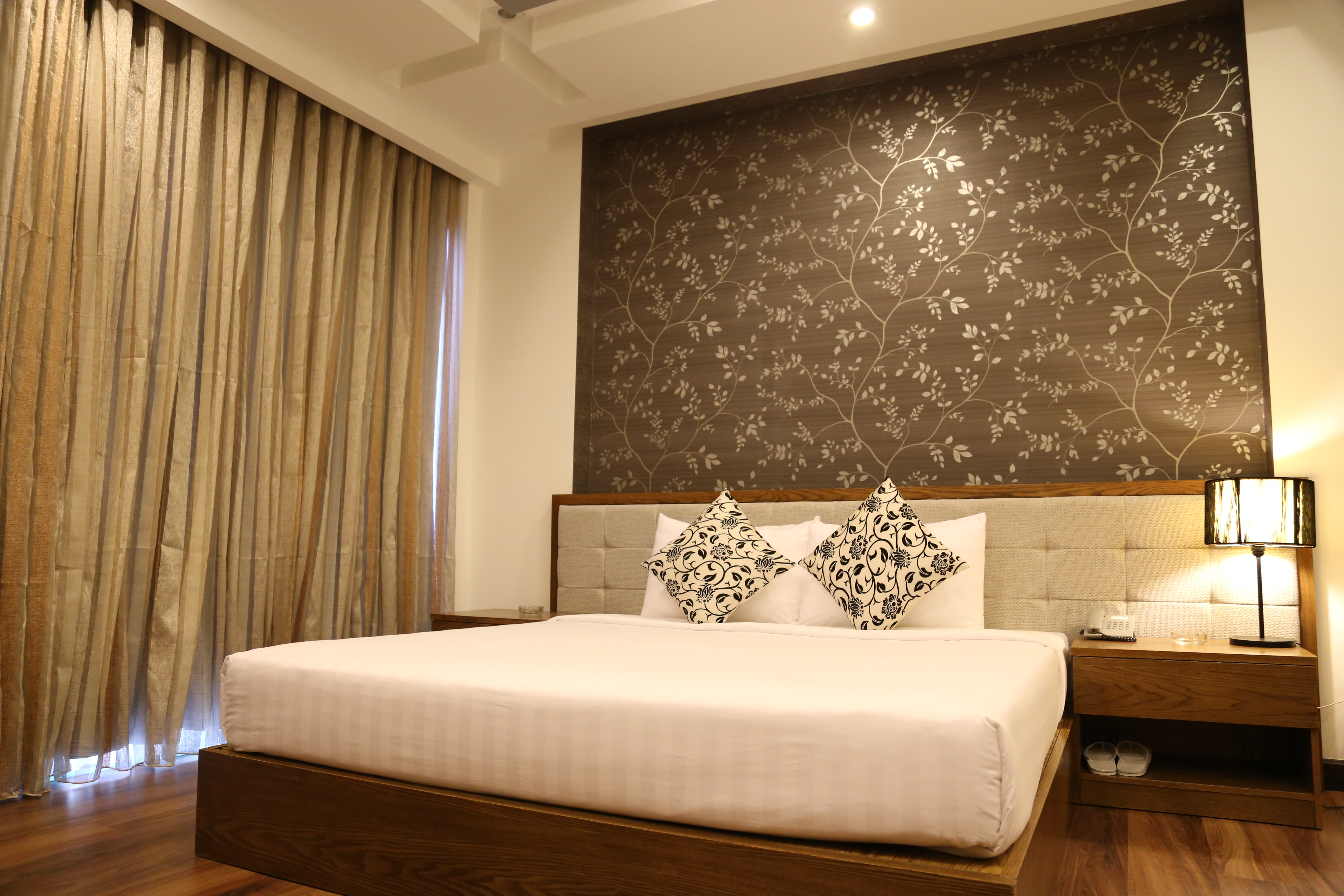 Valentine Hotel 14/36