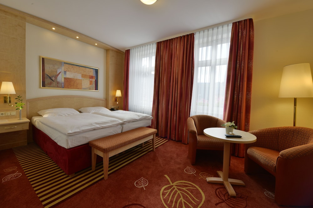 Ringhotel Weisser Hirsch 12/50